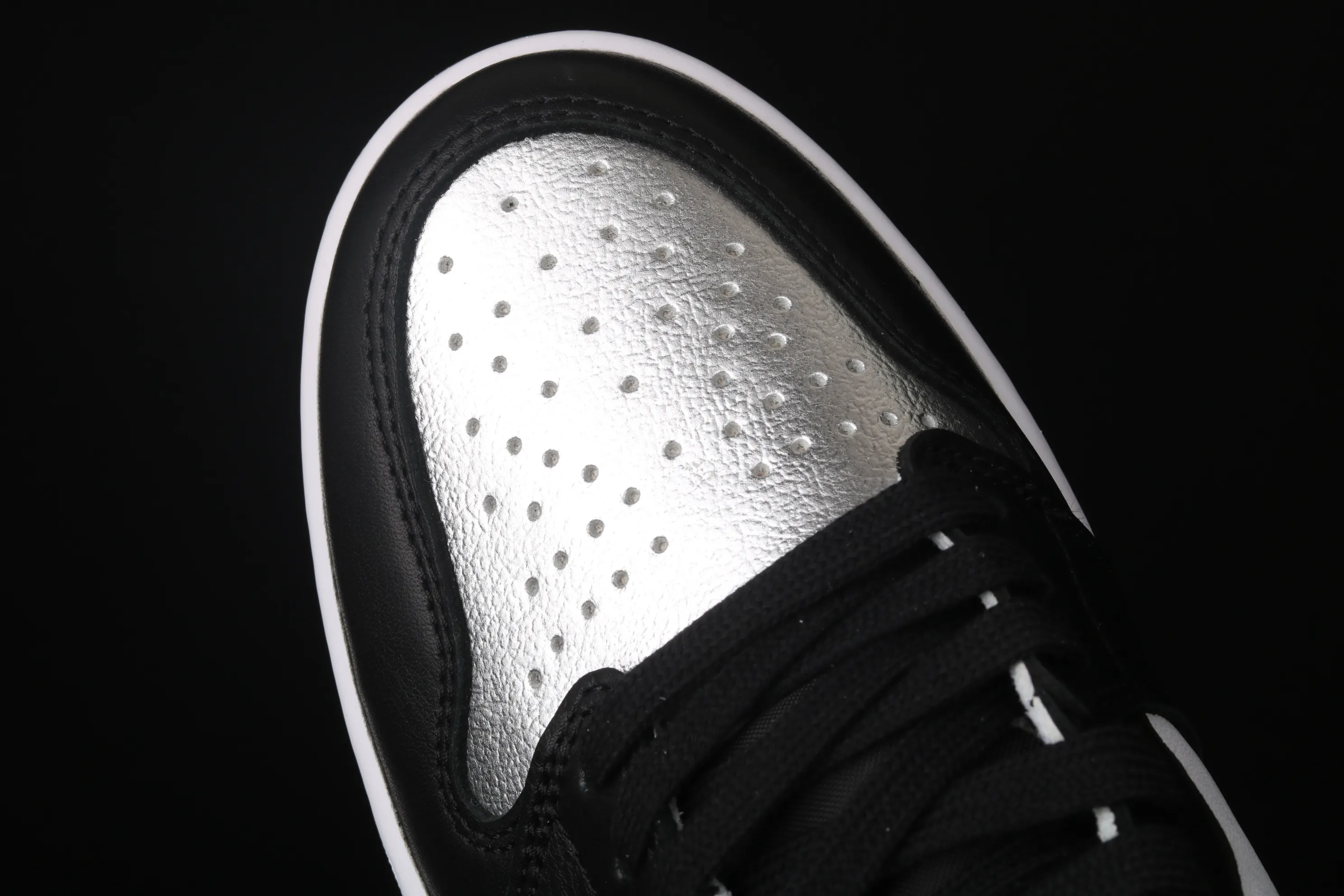 All categories Air Jordan Jordan series basketball shoes Air Jordan 1 High Air Jordan 1 High OG Wmns "Silver Toe" AJ1 Joe 1 metallic black silver silver toe CD0461-001